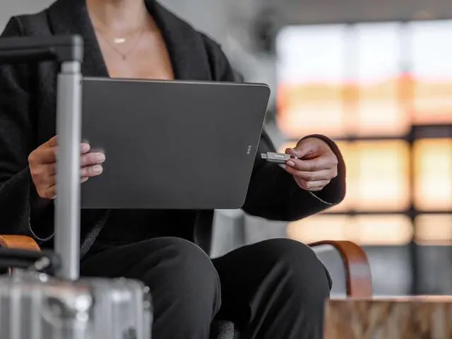 Alt view image 2 of 7 - SanDisk 1TB Ultra Luxe USB Type-C Flash Drive - Up to 400MB/s, USB 3.2 Gen 1, Premium Metal Design - SDCZ75-1T00-G46