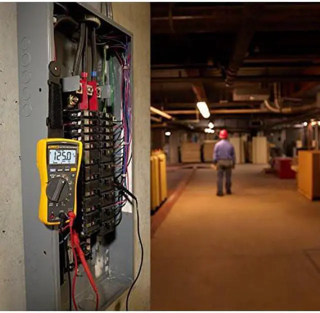 Alt view image 11 of 15 - 117 Electrician's Digital Multimeter with Non-Contact Voltage