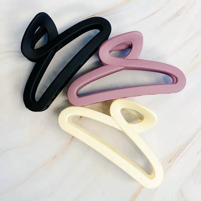 Main image of Hold Your Hair Claw Set of 3
