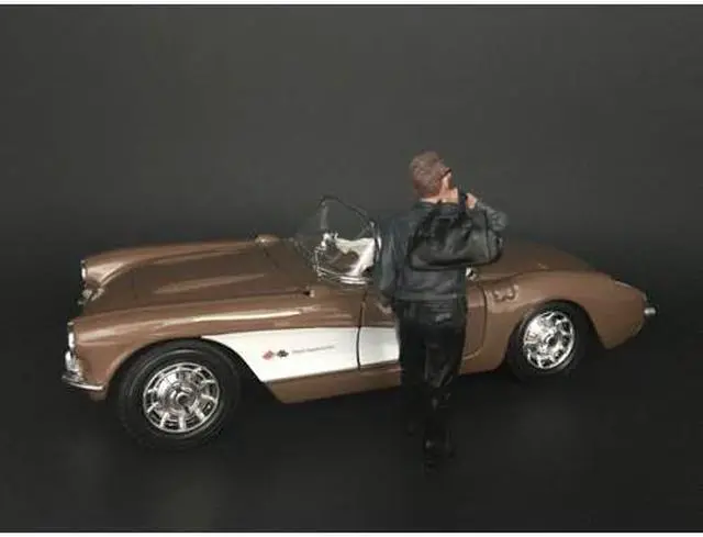 Alt view image 5 of 5 - "Ladies Night" Tom (Bartender) Figurine for 1/24 Scale Models by American Diorama