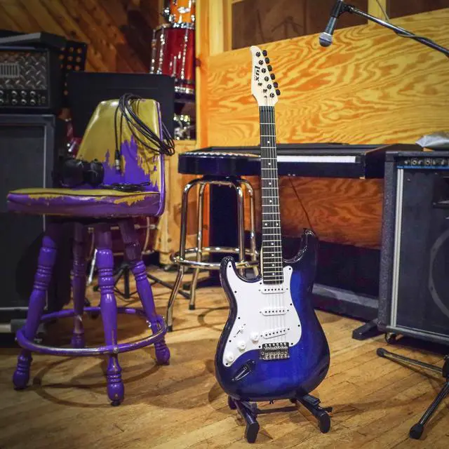 Alt view image 5 of 5 - LyxPro CS 39 Left Hand Electric Guitar Kit for Beginner, Intermediate & Pro Players with Guitar, Amp Cable, 6 Picks & Learners Guide, Solid Wood Body, Volume/Tone Controls, 5-Way Pickup - Blue