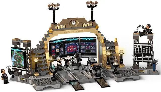 Main image of LEGO 76183 DC Batcave - The Riddler Face-Off