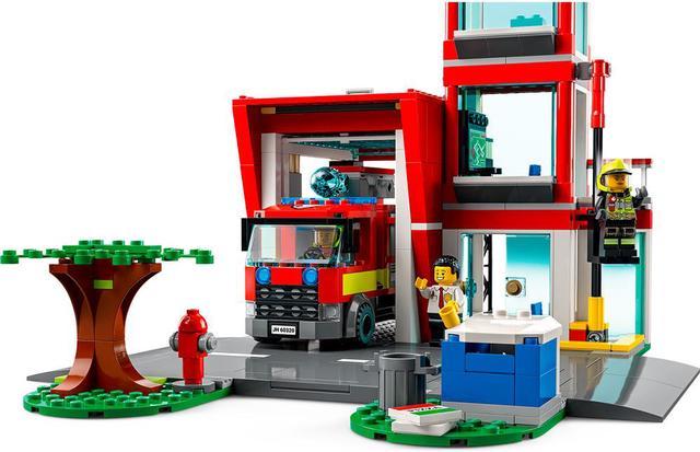 LEGO City Fire Station 7208 : Toys & Games