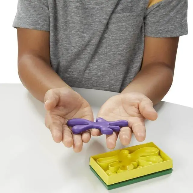 Alt view image 4 of 7 - Hasbro F3642 Play-Doh Zoom Zoom Vacuum and Cleanup Toy with 5 Colors