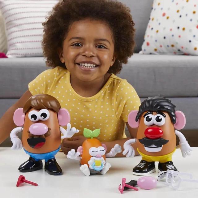 Alt view image 5 of 7 - Hasbro F5123 Mr. Potato Head Family Playset