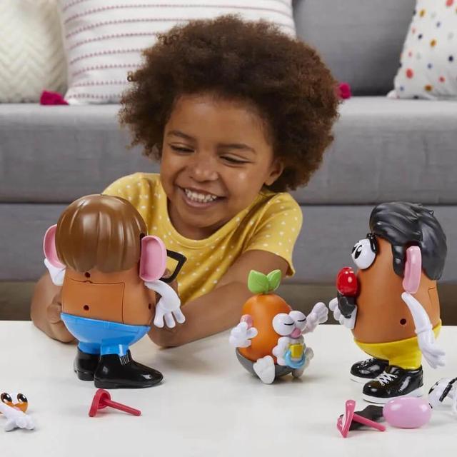 Alt view image 4 of 7 - Hasbro F5123 Mr. Potato Head Family Playset