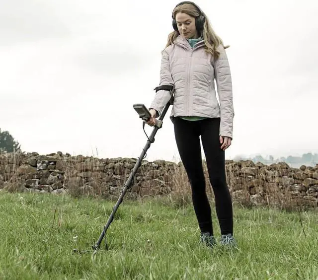 Alt view image 4 of 12 - Minelab XTERRAELITE X-Terra Elite Metal Detector