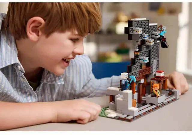 Alt view image 3 of 7 - LEGO 21277 Minecraft The Pickaxe Mine