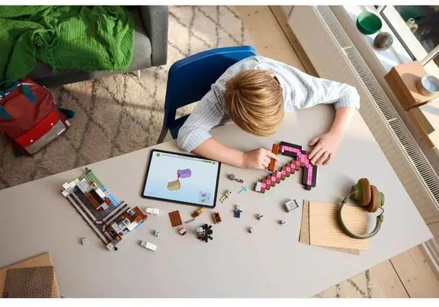 Alt view image 4 of 7 - LEGO 21277 Minecraft The Pickaxe Mine