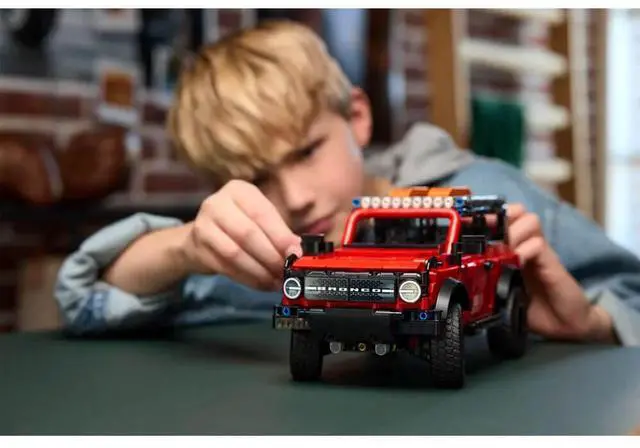 Alt view image 2 of 7 - LEGO 42213 Technic Ford Bronco SUV