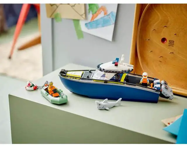 Alt view image 4 of 7 - LEGO 60456 City Police Boat Chase