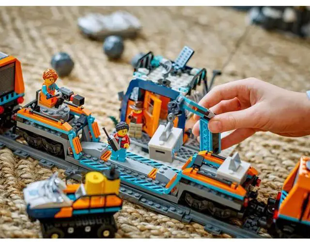 Alt view image 3 of 7 - LEGO 60470 City Explorers Artic Polar Express Train