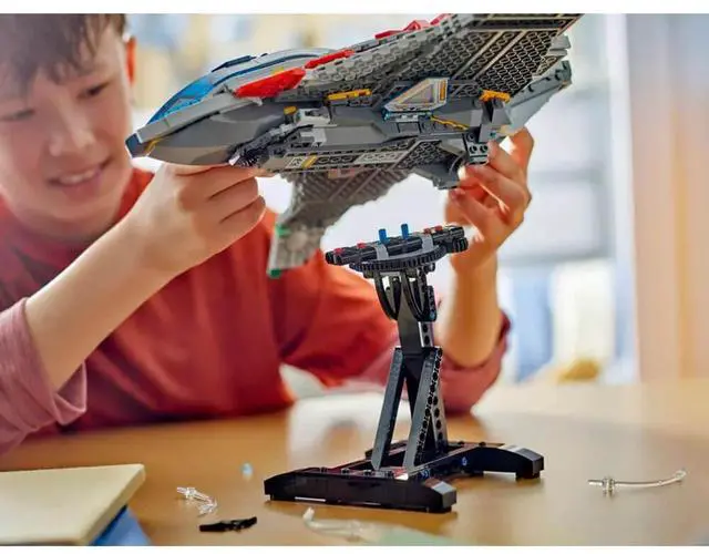 Alt view image 5 of 7 - LEGO 76325 Marvel Avengers: Age of Ultron Quinjet