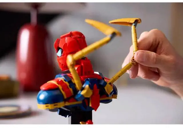 Alt view image 2 of 7 - LEGO 76326 Marvel Iron Spider-Man Bust