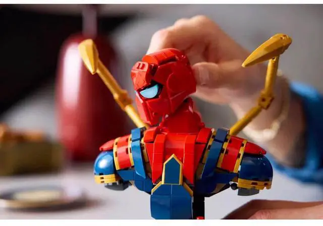 Alt view image 3 of 7 - LEGO 76326 Marvel Iron Spider-Man Bust
