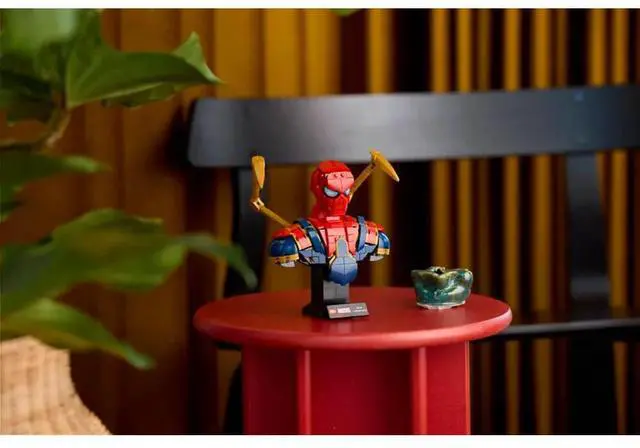 Alt view image 5 of 7 - LEGO 76326 Marvel Iron Spider-Man Bust