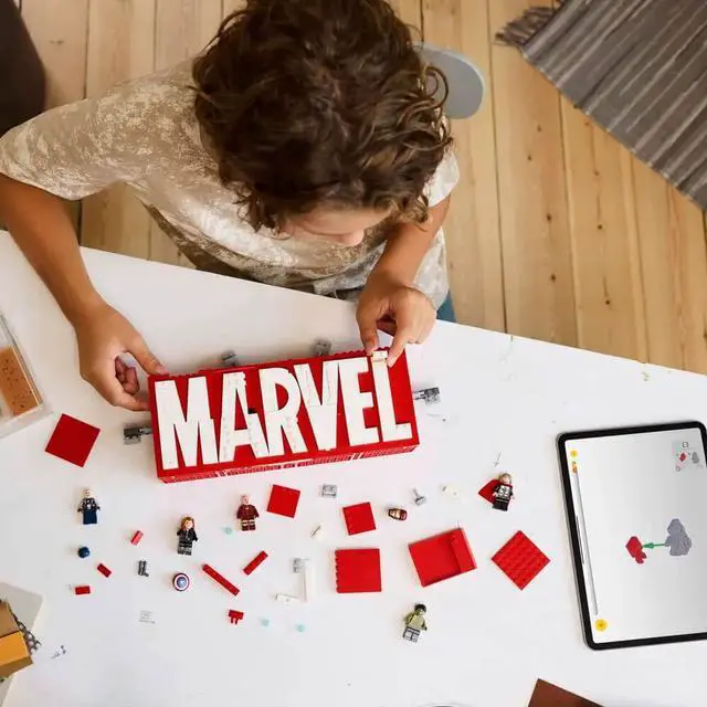 Alt view image 3 of 7 - LEGO 76313 Marvel Logo and Minifigures