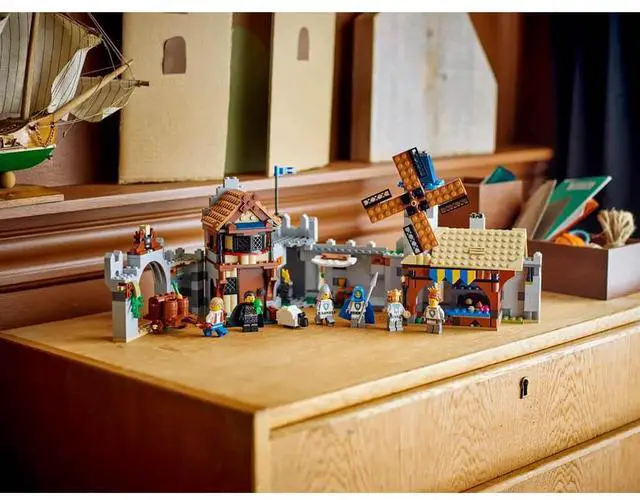 Alt view image 2 of 7 - LEGO 31168 Medieval Horse Knight Castle