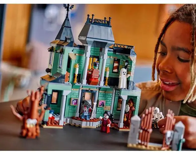 Alt view image 7 of 7 - LEGO 31167 Creator Haunted Mansion