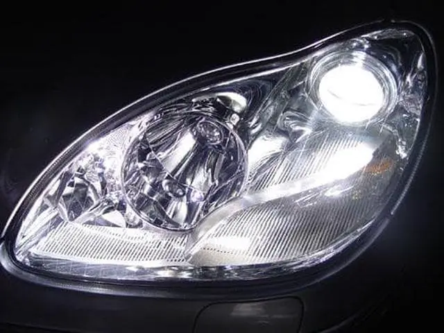 Main image of 6000K D2S D2R / D2C Super White HID Xenon HeadLight Bulbs Acura , Mercedes-Benz,  BMW Audi,  Lexus, Infiniti, Acura , Honda