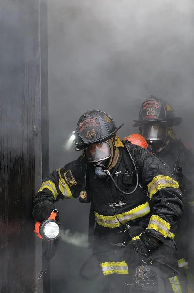 Alt view image 2 of 5 - Streamlight Fire Vulcan Rechargeable C4 LED Flashlight, Orange