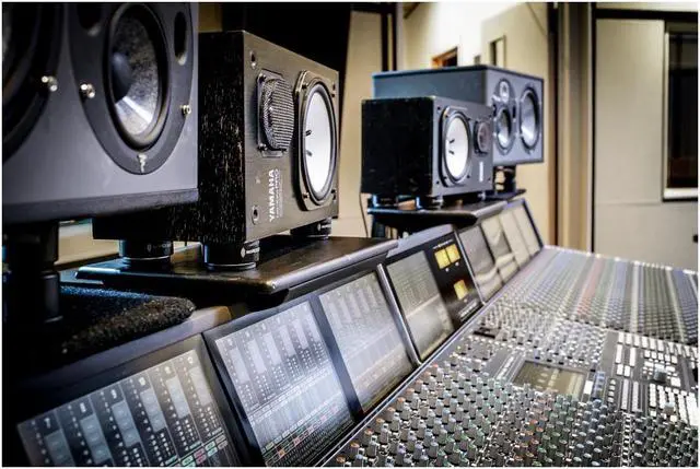 Alt view image 16 of 16 - IsoAcoustics ISO-Puck - Isolation Puck for Studio Monitors and Amps (2-Pack)