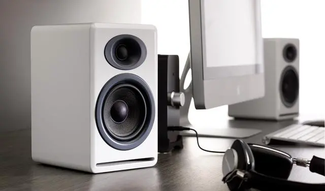 Alt view image 3 of 8 - Audioengine P4 Premium Passive Bookshelf Speaker - Pair (White)