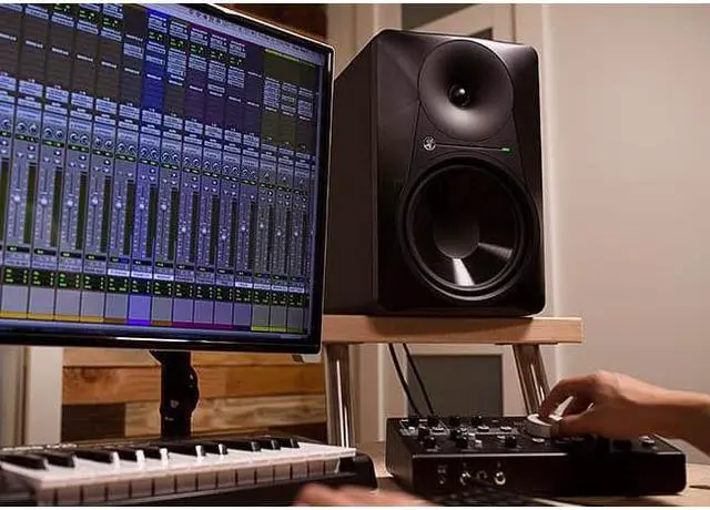 Alt view image 9 of 20 - Mackie MR524 MR-Series 5" Powered Studio Monitor