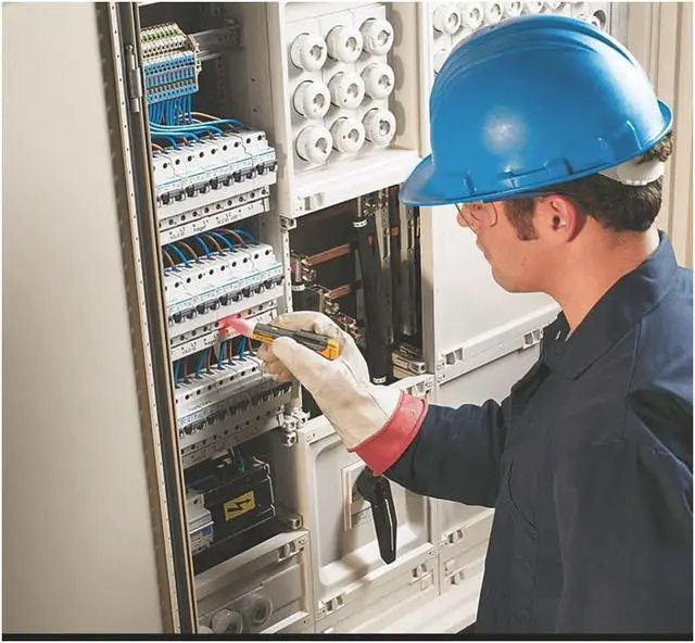 Alt view image 9 of 11 - Fluke 1AC-A1-II AC Voltage Detector