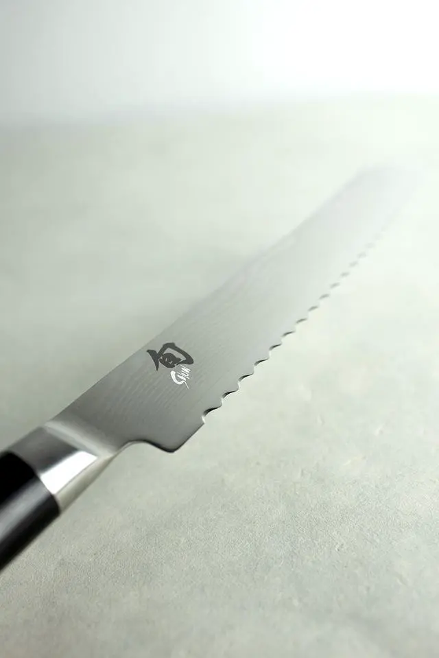 Alt view image 9 of 12 - Shun 9-in. Classic Bread Knife