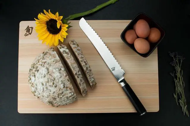 Alt view image 12 of 12 - Shun 9-in. Classic Bread Knife