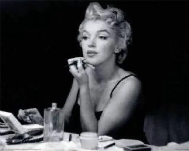 Main image of Marilyn Monroe Mirror Poster Print (34 x 22)