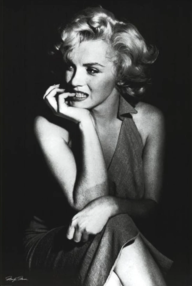 Main image of Marilyn Monroe (Sitting) Poster Print (24 x 36)