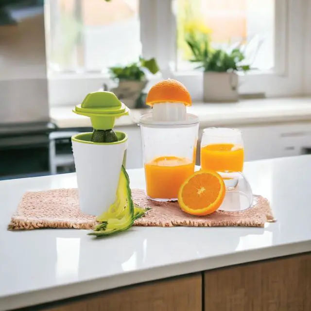 Alt view image 3 of 5 - 2-in-1 Juicer & Spiral Slicer