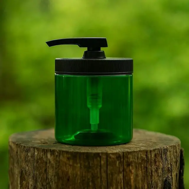 Alt view image 3 of 7 - Royal Massage 16oz Massage Oil/Lotion/Cream Pump Jar with Locking Twist Top (Green/Black, 1)