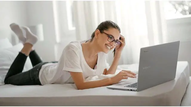 Alt view image 5 of 20 - CHROMEBOOK 4 156 INTEL UHD