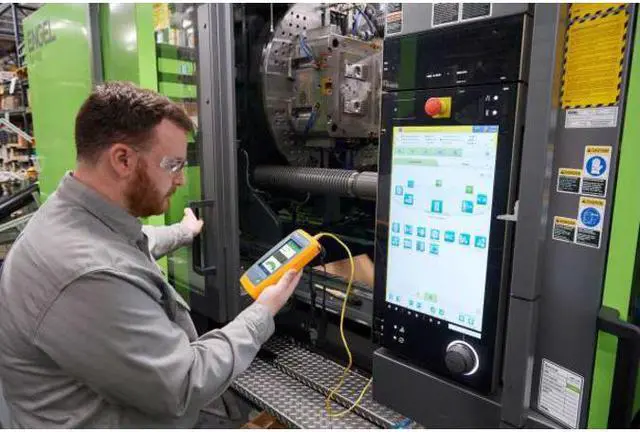 Alt view image 3 of 4 - Fluke Networks LinkIQ Industrial Ethernet Cable+Network Test Kit LIQKITIE