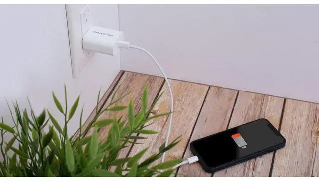 Alt view image 5 of 14 - IOGEAR GPAWC20W White GearPower Compact USB-C 20W Charger