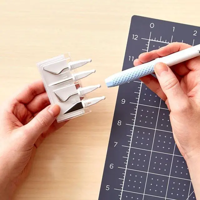 Alt view image 5 of 5 - Cricut TrueControl Weeding Kit Blue | 1 Handle + 3 Weeding tips + 1 Razor-sharp blade 2007803