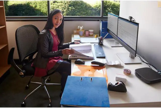 Alt view image 12 of 20 - HP E24 G5 FHD Monitor 23.8" FHD (1920 x 1080) 50-75 Hz