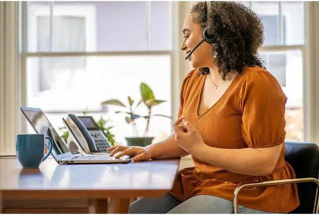 Alt view image 10 of 13 - Hp Poly Voyager 4320 Microsoft Teams Certified USB-C Headset +BT700 dongle Siri, Google Assistant Stereo Wireless Bluetooth 298.6 ft  Model 77Z30AA