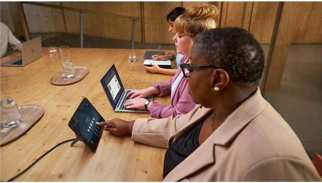 Alt view image 4 of 8 - HP EliteBook 640 G11 14" Notebook - WUXGA - Intel Core Ultra 5 135U - vPro Technology - 16 GB - 512 GB SSD - Intel Chip - 1920 x 1200 - Windows 11 Pro - Intel - In-plane Switching (IPS) Technolog