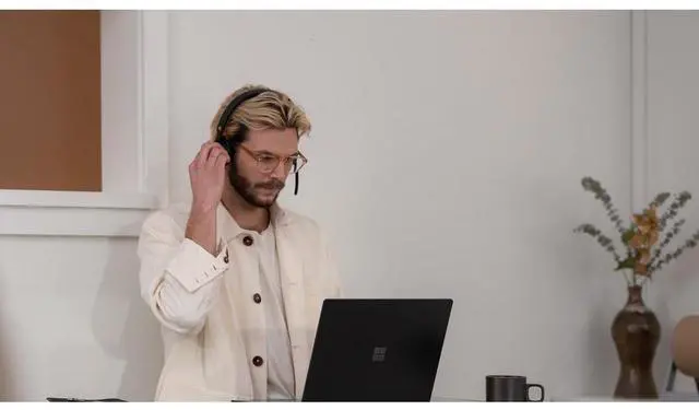 Alt view image 4 of 7 - Microsoft Modern USB Headset - Stereo - USB Type C - Wired - On-ear - Binaural - Ear-cup - Noise Reduction Microphone - Black