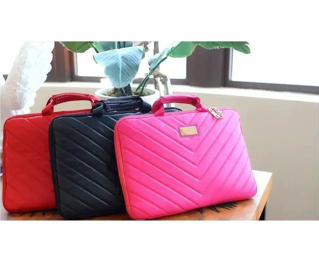 Alt view image 3 of 8 - Sandy Lisa Capri Carrying Case (Sleeve) for 14" Notebook - Black - Scratch Resistant - Chevron Printed - Handle - 10.4" Height x 15.4" Width x 1" Depth