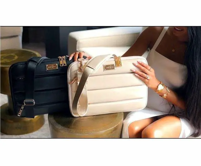 Alt view image 2 of 9 - Sandy Lisa La Jolla Carrying Case (Sleeve) for 14" Notebook - Black - Shoulder Strap - 10.2" Height x 14.2" Width x 1" Depth
