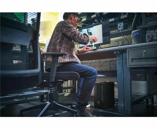 Alt view image 3 of 6 - HP Z1 G1i Desktop Computer - Intel Core Ultra 7 265 - 16 GB - 512 GB SSD - Tower - Black - Intel Q870 Chip - Windows 11 Pro - Intel DDR5 SDRAM - English Keyboard - 500 W