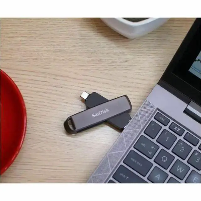 Alt view image 6 of 7 - SanDisk USB Extreme PRO Dual Drive Flash Drive 2TB  SDDDE1-2T00-G46