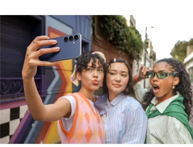 Alt view image 5 of 8 - SAMSUNG Galaxy S25 FE Cell Phone (2025), 256GB AI Smartphone, Unlocked Android, Large Display, 4900mAh Battery, High Res-Camera, AI Photo Edits, Durable