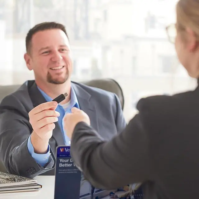 Alt view image 12 of 15 - Verbatim 16GB Pinstripe Retractable USB 2.0 Flash Drive - 5 Pack - Multicolor