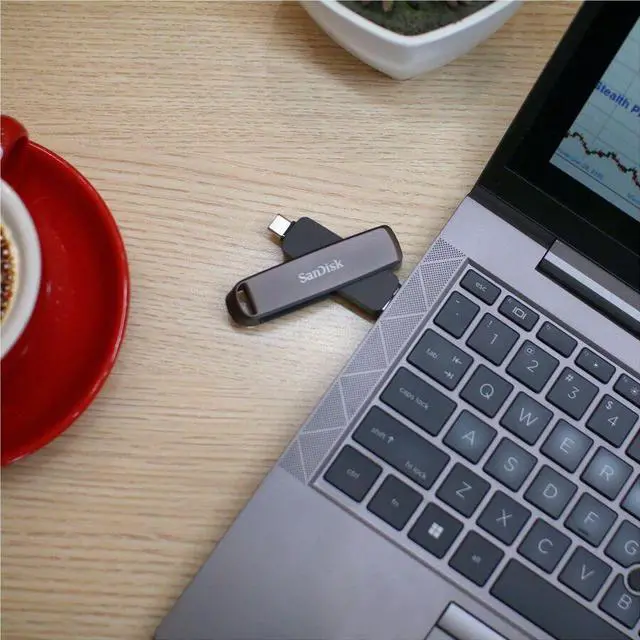 Alt view image 9 of 13 - SANDISK Extreme PRO Dual Drive High-Performance USB Type-A and USB Type-C Flash Drive, 1TB